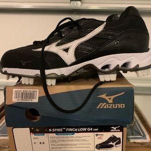 Mizuno women’s softball shoes size 8